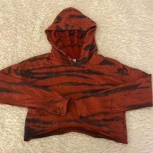 Red and black cropped Zella hoddie